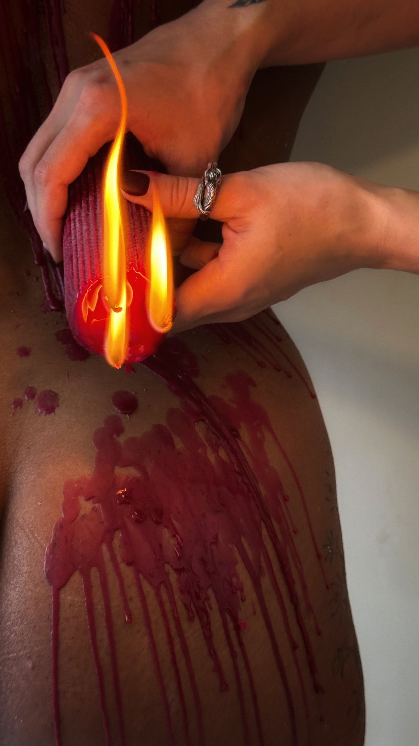 65°C Candle (Bloody red/ Palo santo)